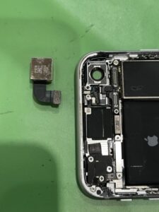 iPhoneのカメラ修理中の画像7