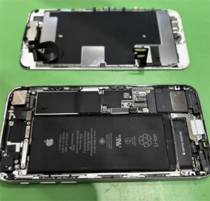 iPhoneのカメラ修理中の画像5