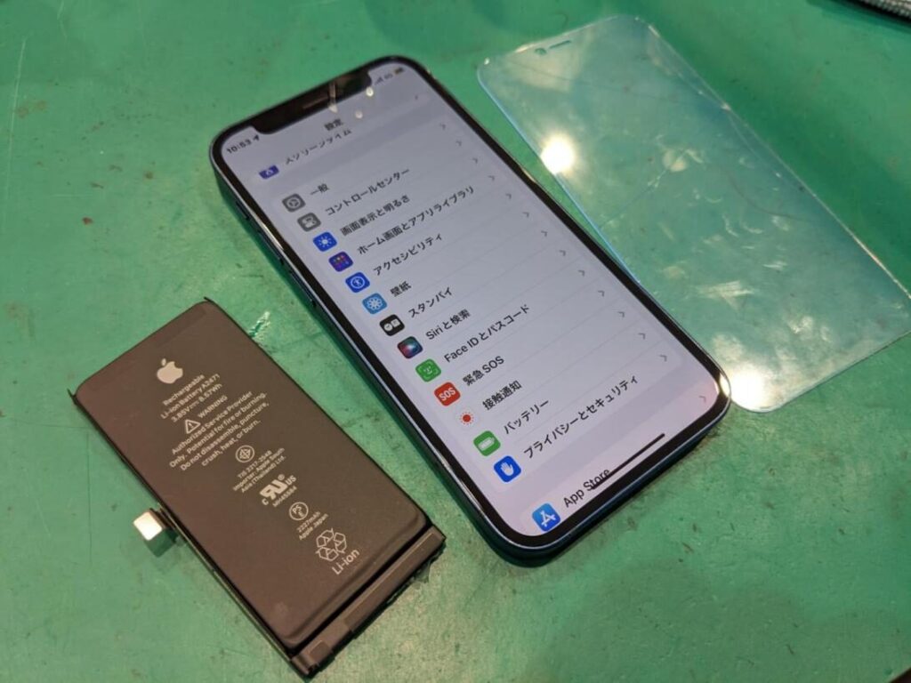 iPhoneのバッテリー交換作業中4