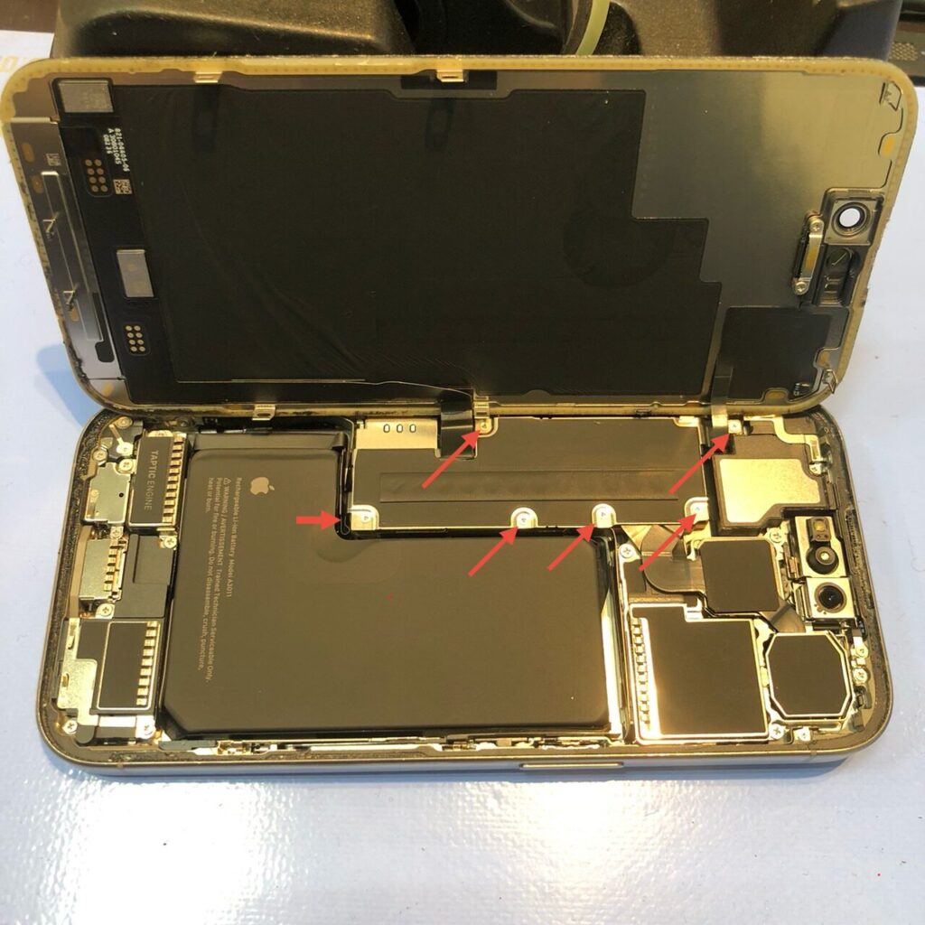 iPhoneの分解中の写真2