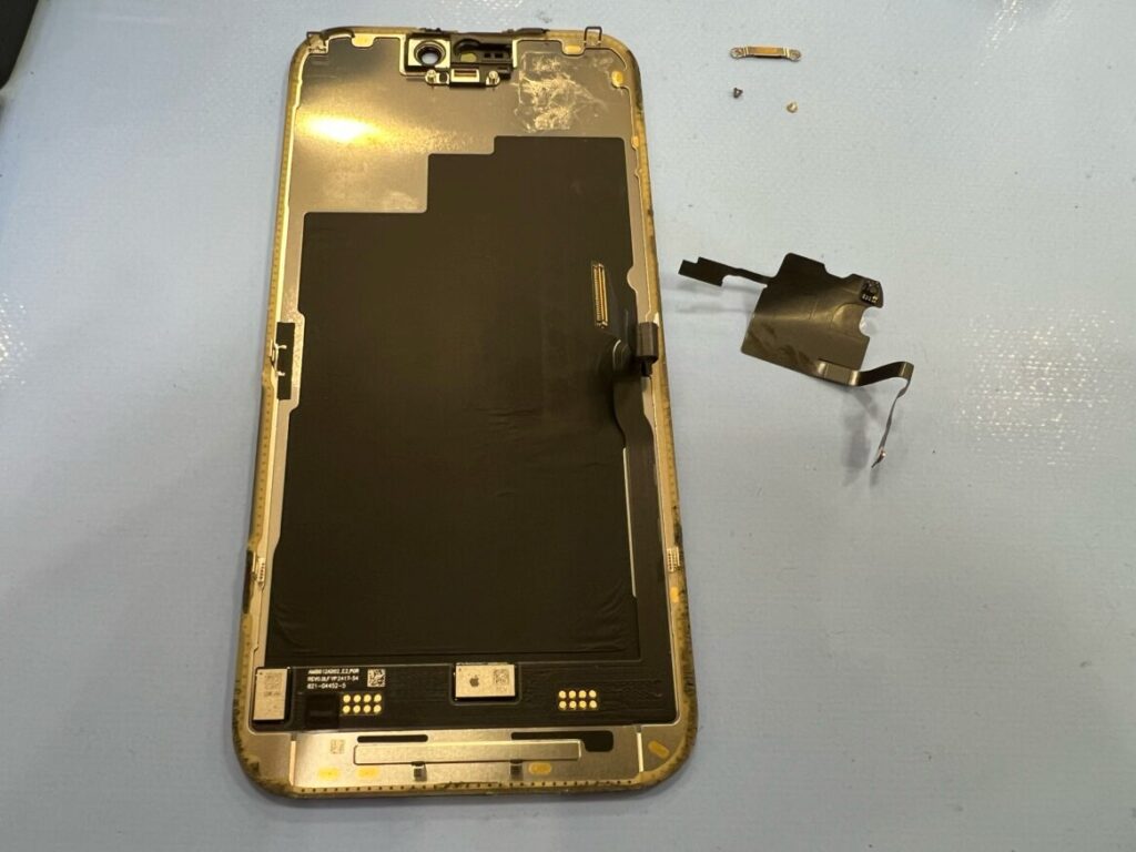 iPhoneの分解中の写真9