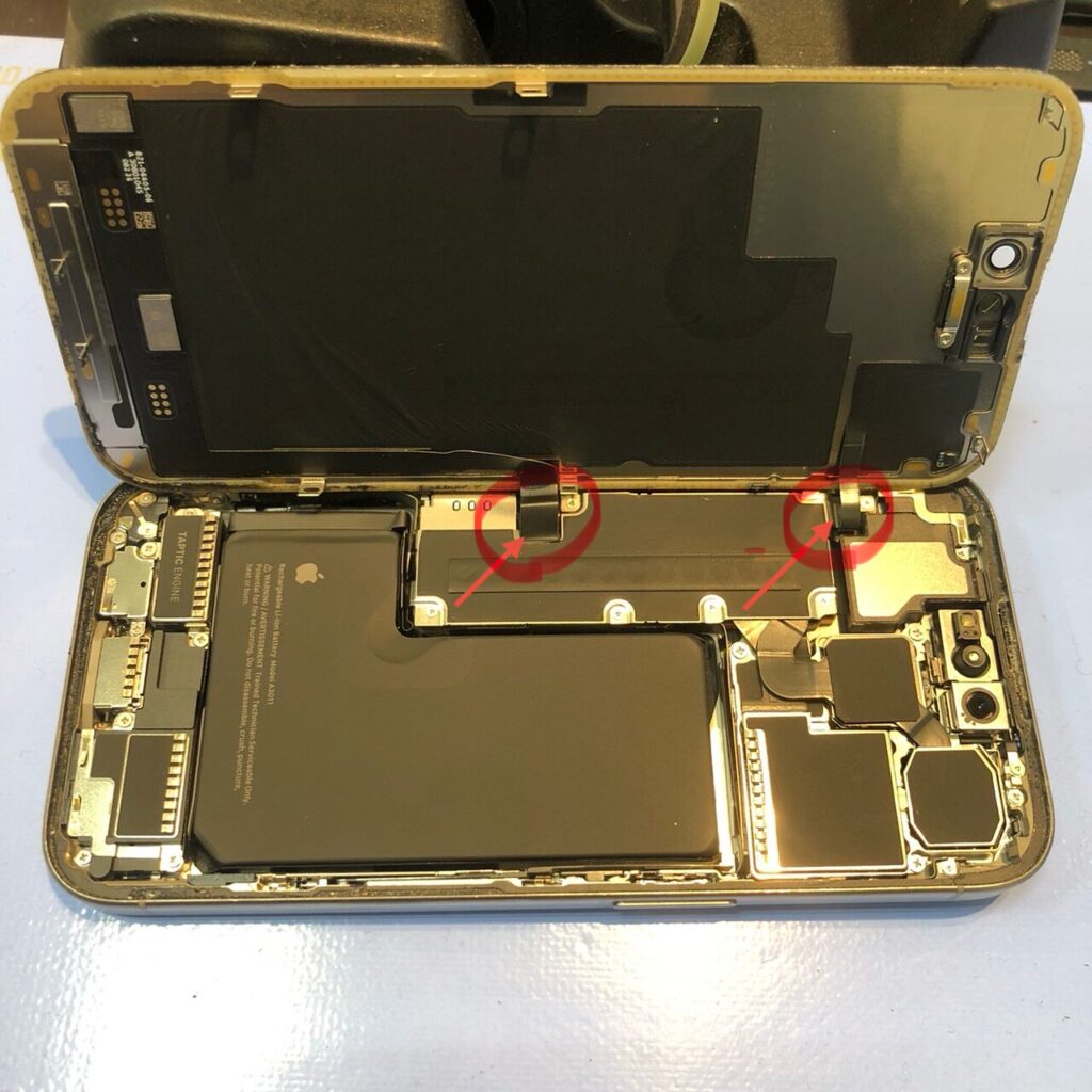 iPhoneの分解中の写真1