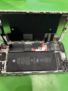 iPhoneのカメラ修理中の画像3