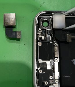 iPhoneのカメラ修理中の画像8