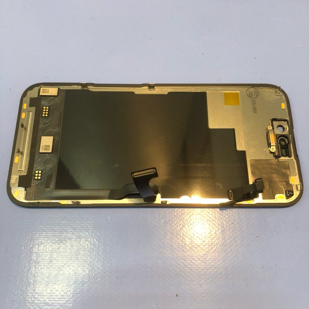 iPhoneの分解中の写真10