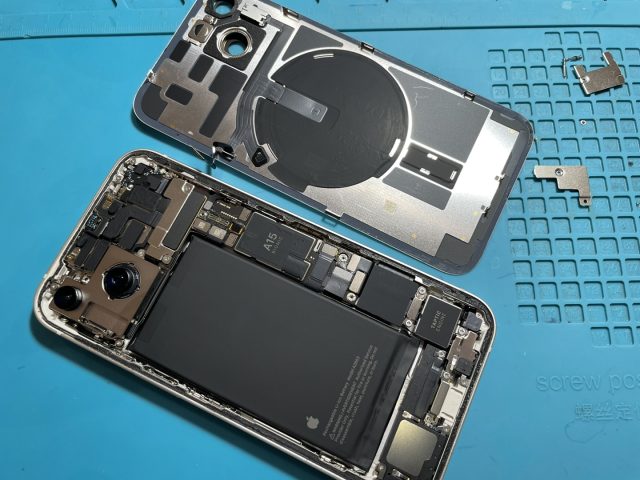 iPhone14 内部 