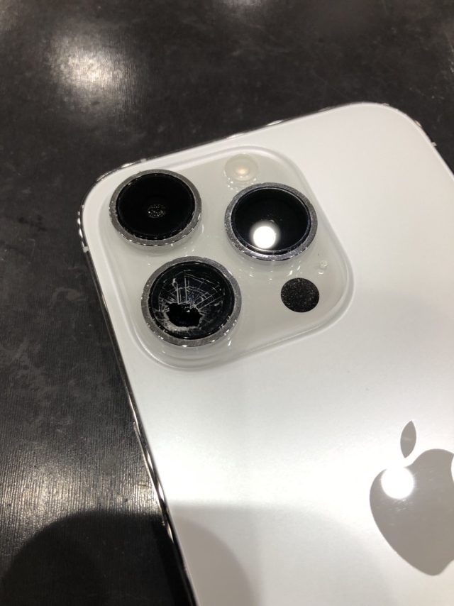 iPhone14Pro　カメラ割れ　カメラガラス交換