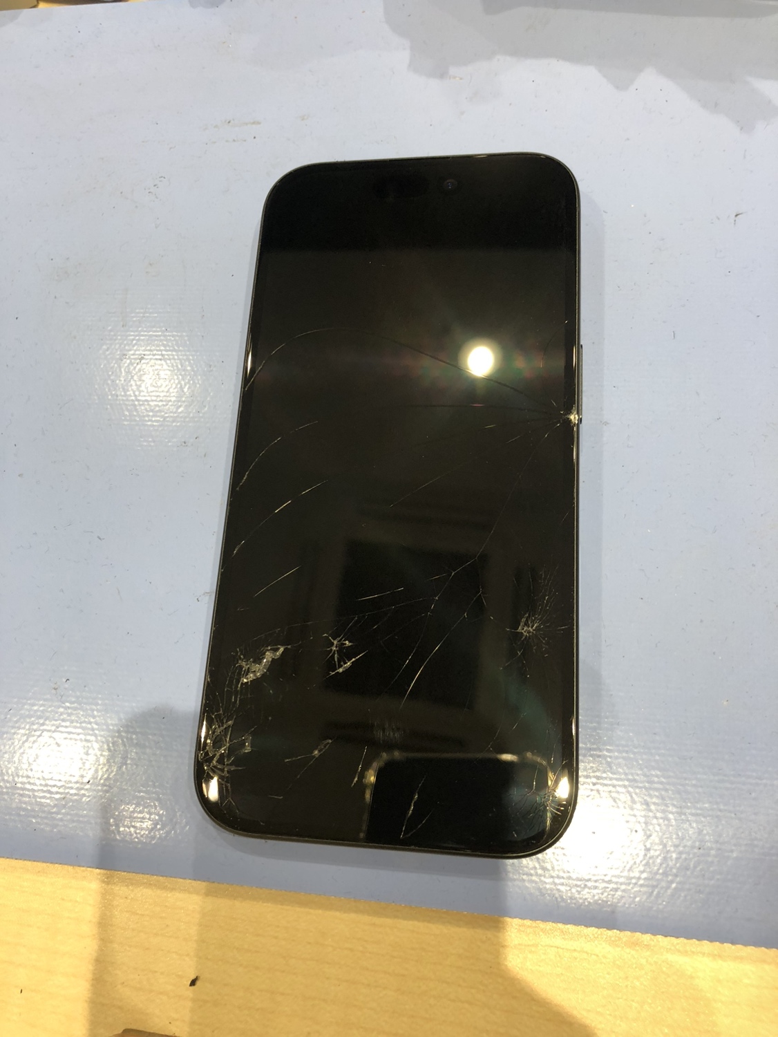 iPhone16 【最新シリーズ】 画面割れ交換修理