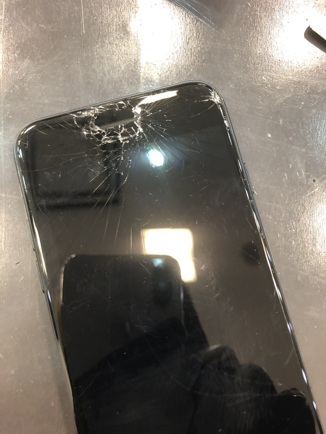 iPhoneSE3世代　画面修理