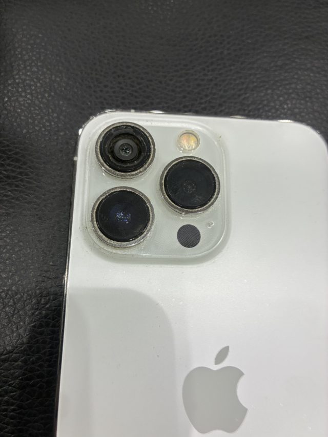 iPhone　13Pro　カメラガラス割れ　交換修理