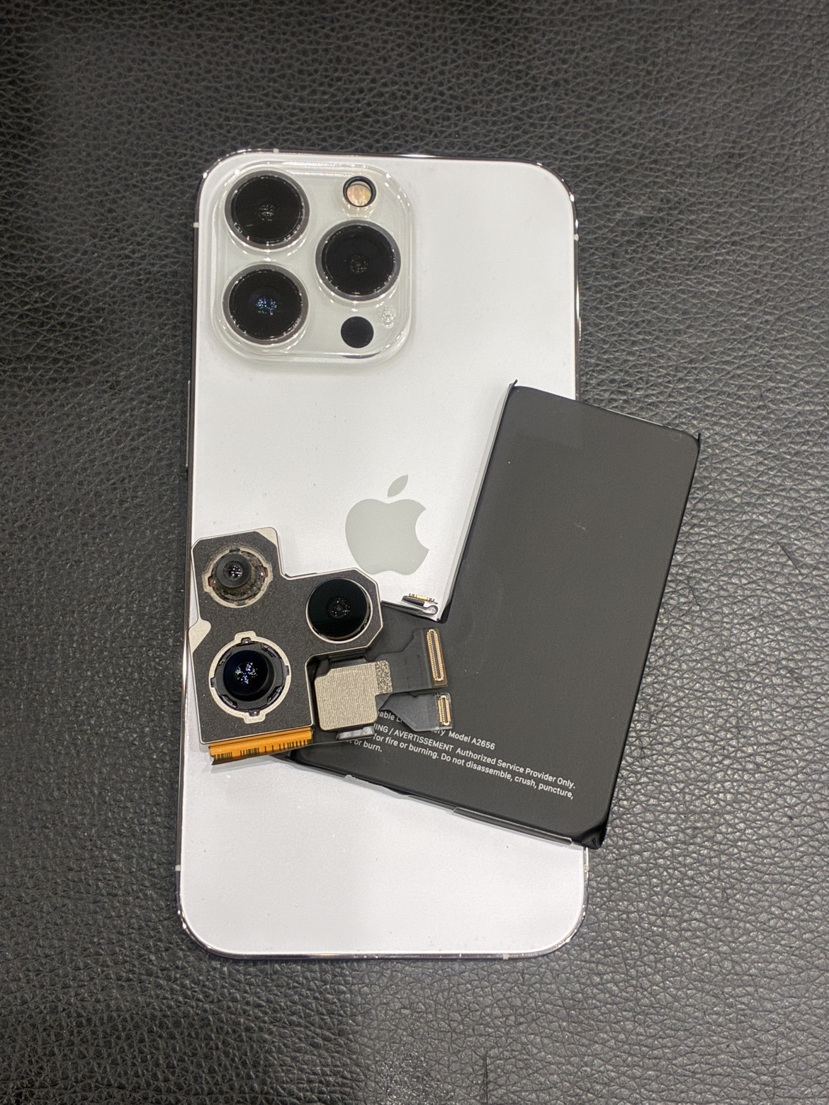 iPhone13Pro　カメラガラス割れ・リアカメラ異音・バッテリー劣化