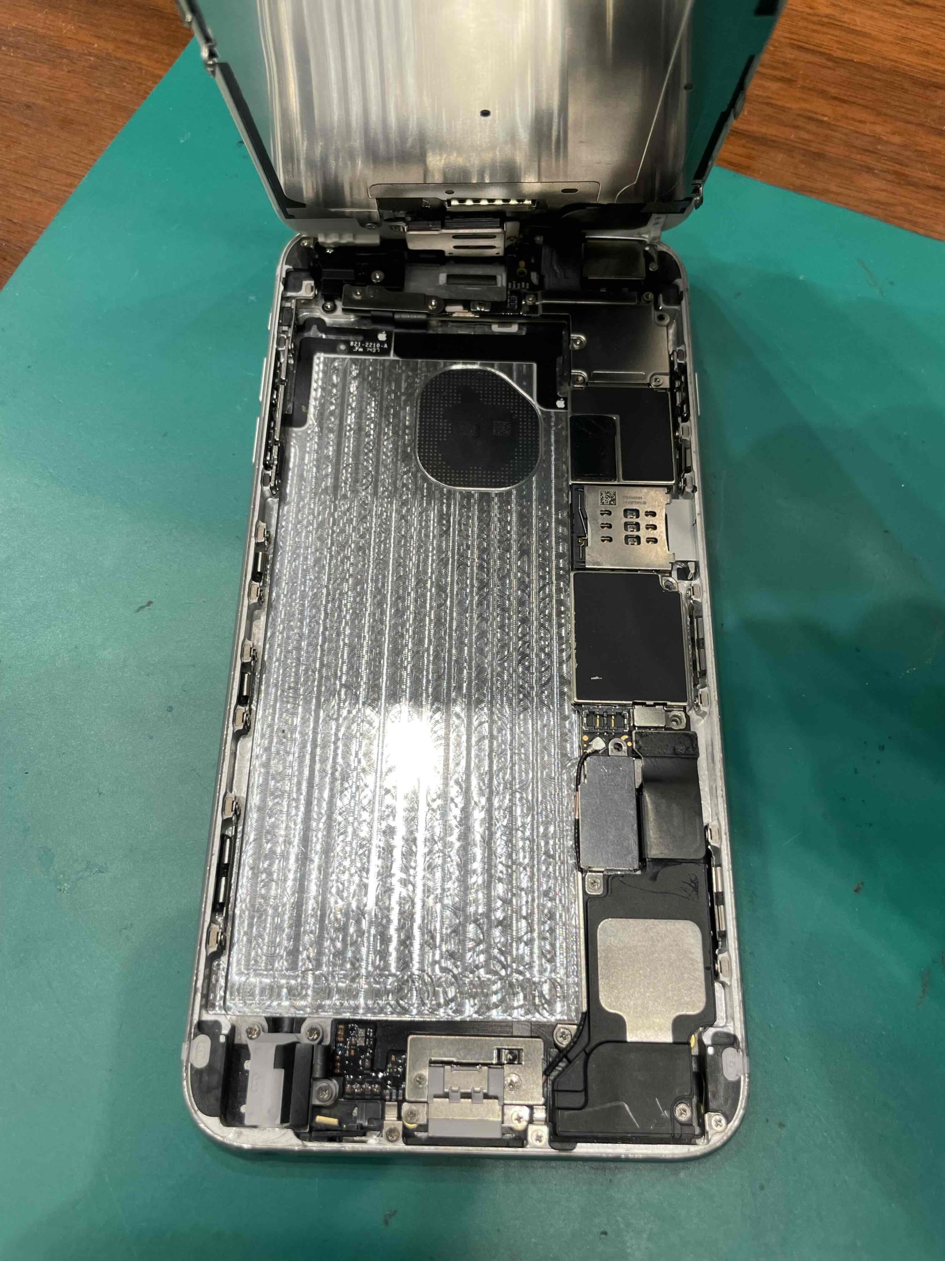 iPhone6Plus　バッテリー膨張での交換
