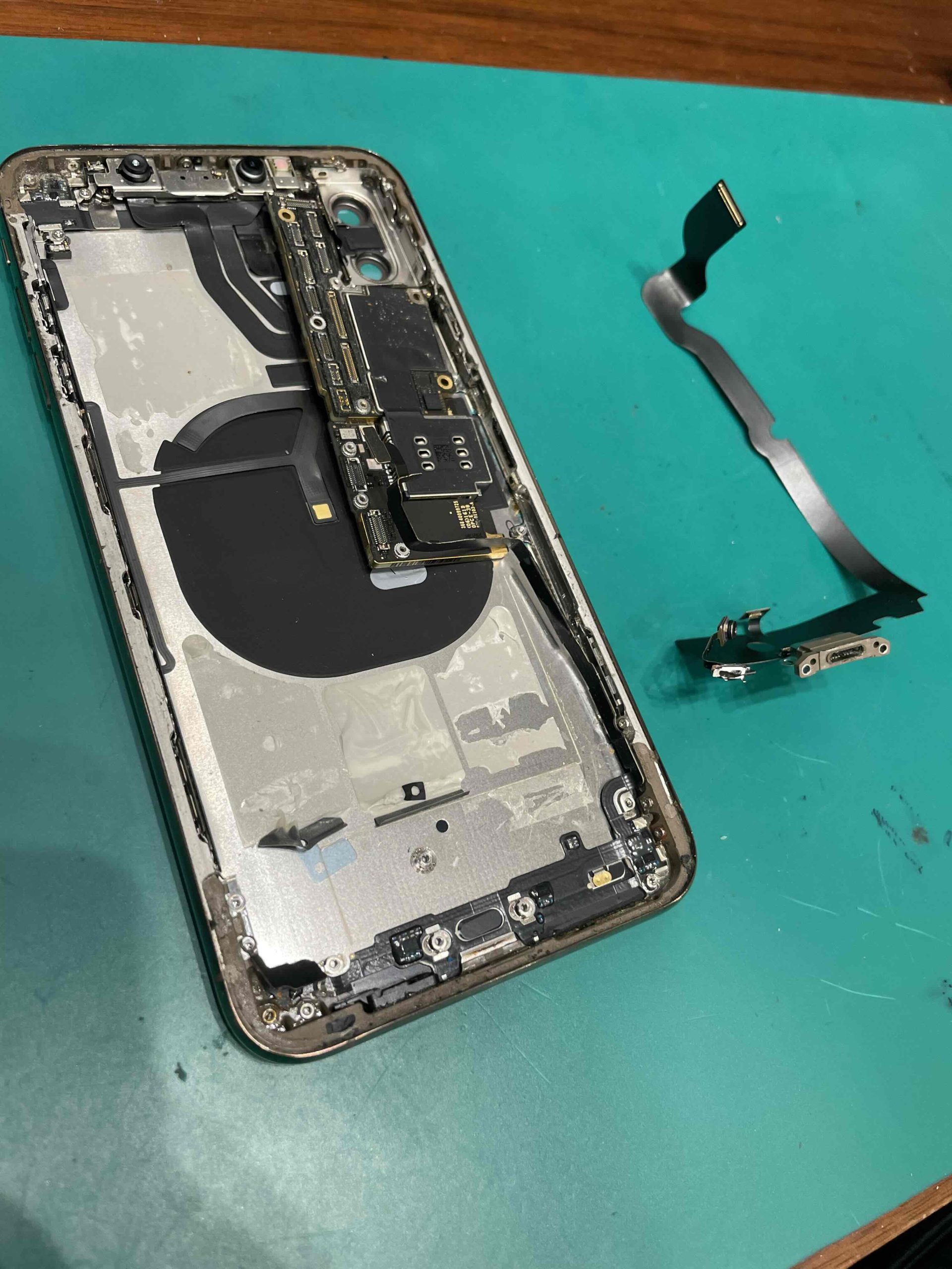 iPhoneXSMAX　ドックコネクタ交換