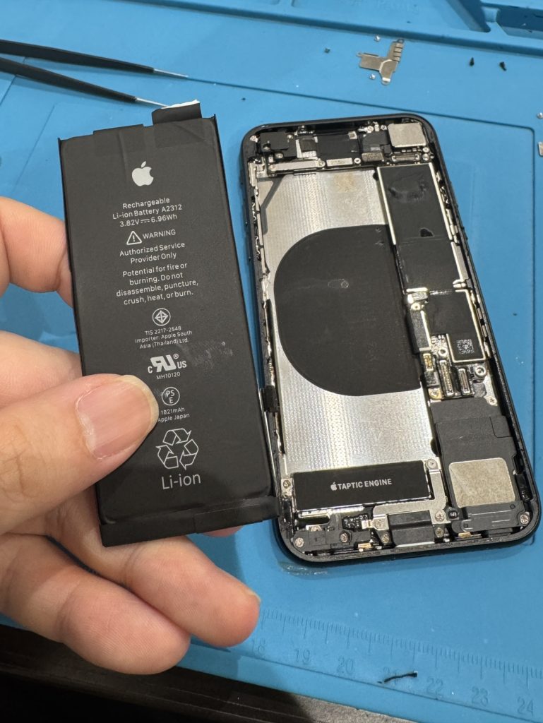 iPhoneSE第二世代　ドックコネクター・バッテリー交換修理