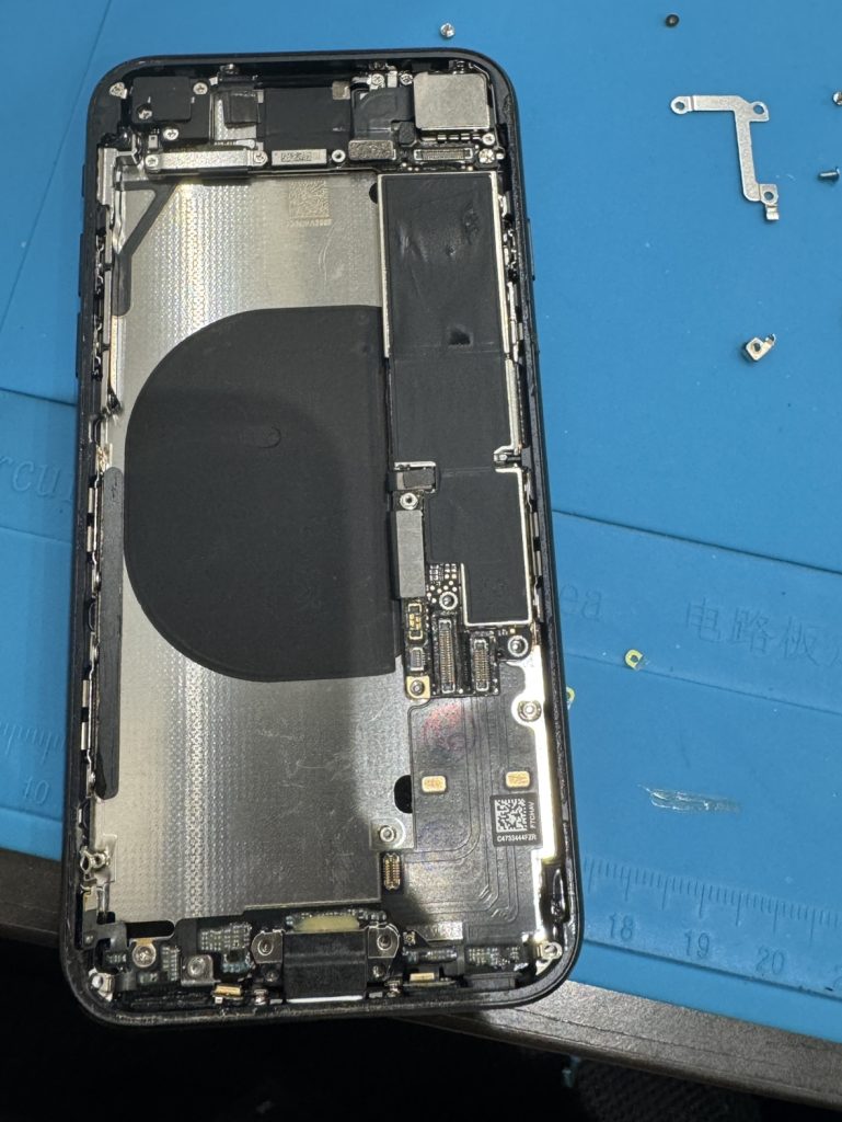iPhoneSE第二世代　ドックコネクター・バッテリー交換修理