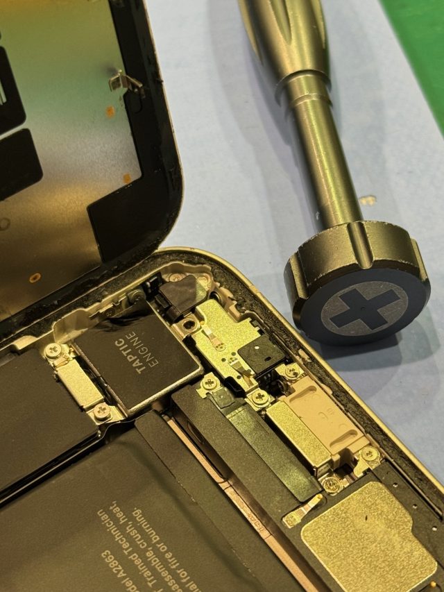 iPhone14　バイブ修理