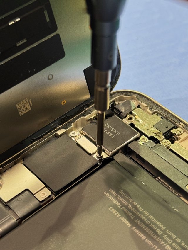 iPhone14　バイブ修理