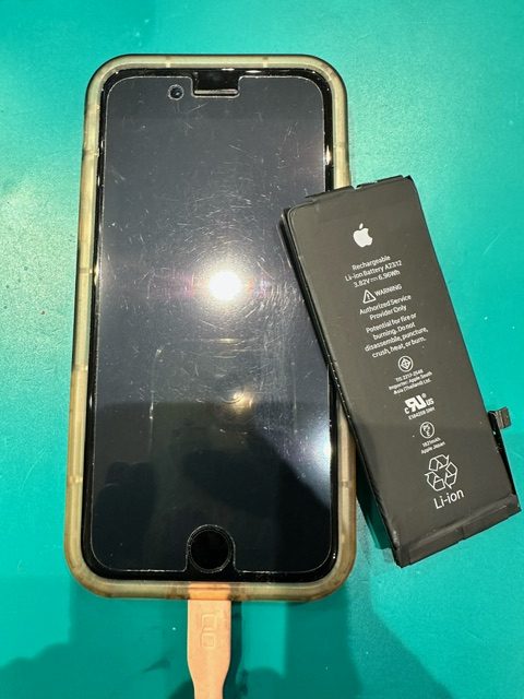 iPhone修理　iPhonese2　バッテリー交換