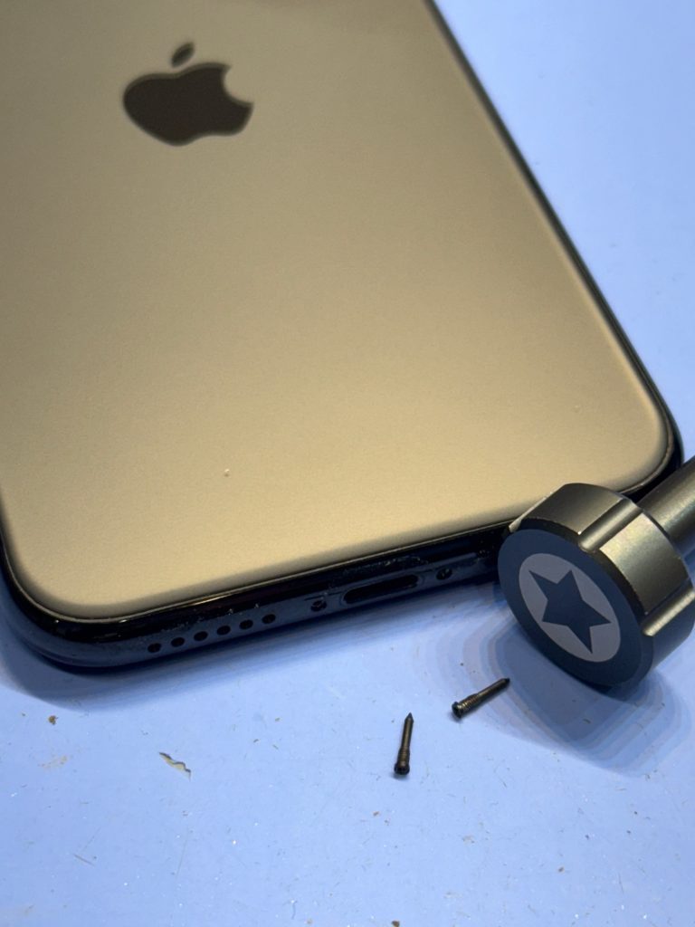 iPhone11ProMax　リアカメラ交換