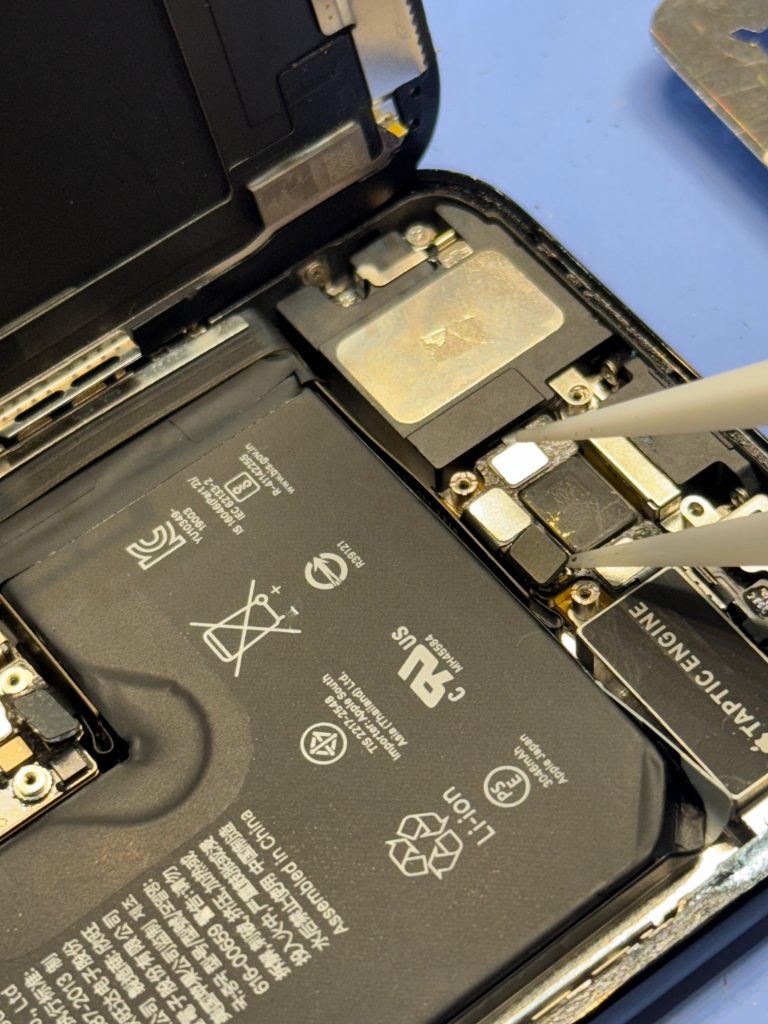 iPhone11ProMax　リアカメラ交換