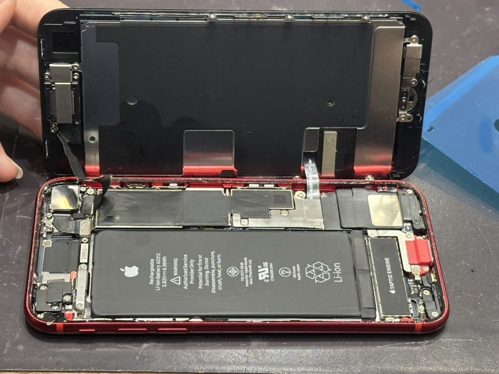 iPhoneSE第二世代 画面割れ/液晶漏れ 画面交換修理 | iPhone