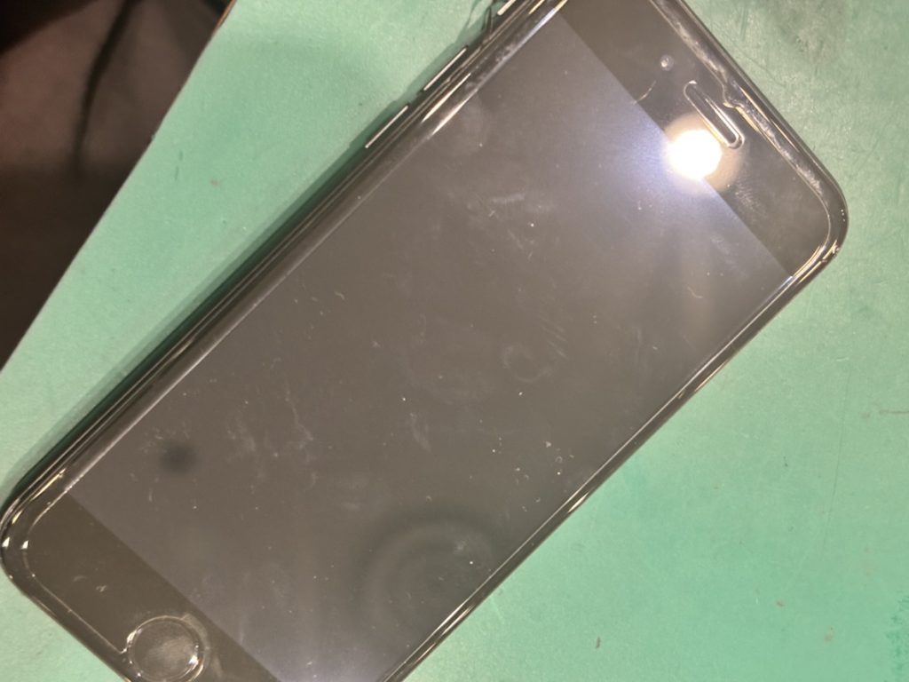 iPhoneSE3　水没復旧作業