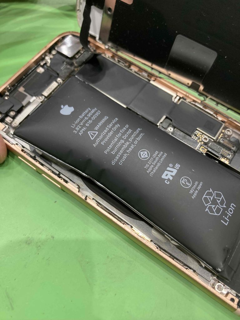 iPhone8　バッテリー膨張