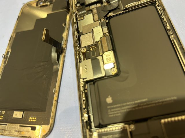 iPhone15pro 画面交換修理