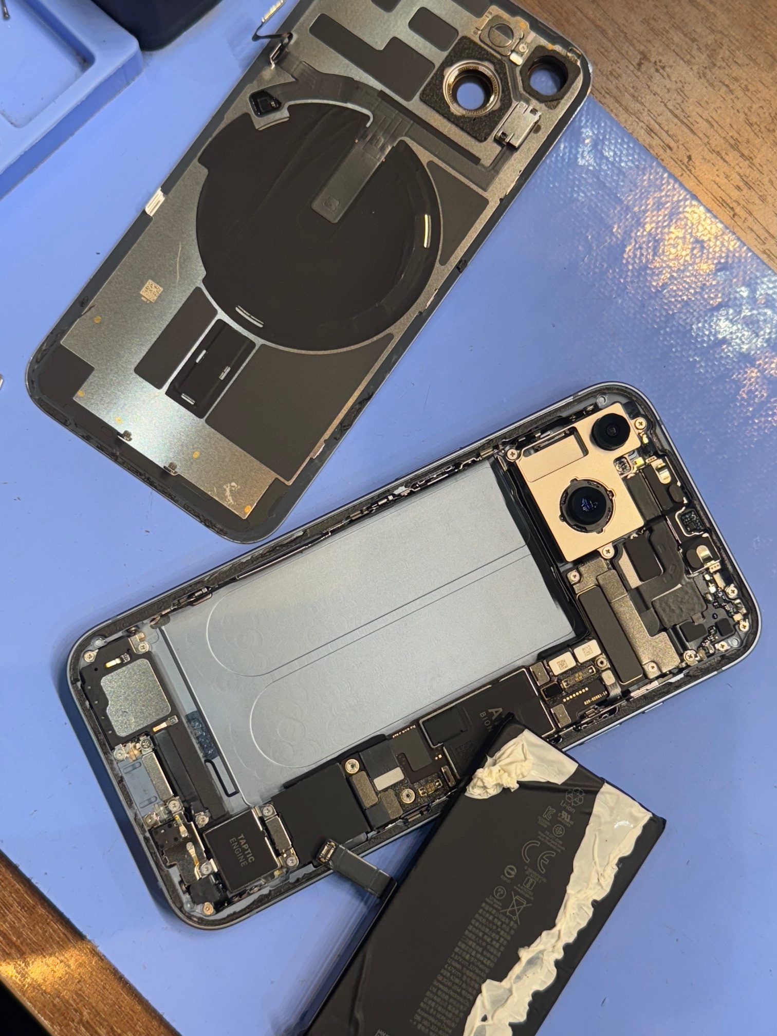 iPhone14　寿命を過ぎたバッテリーの交換