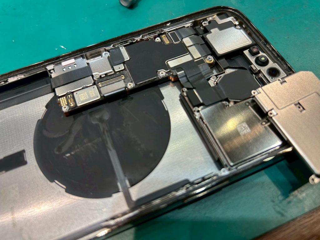 iPhone14promax バッテリー交換 アウトカメラ修理