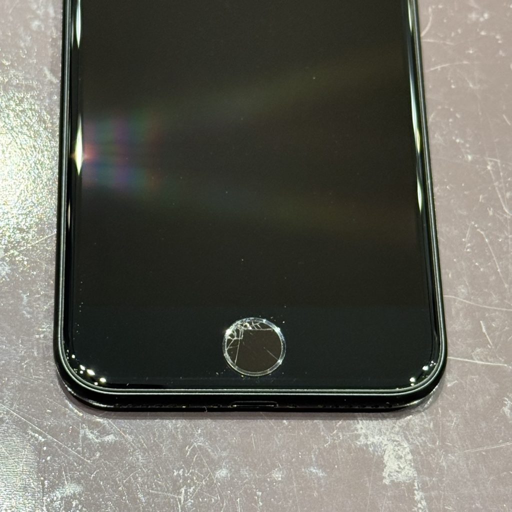iPhoneSE第二世代　ホームボタン割れ