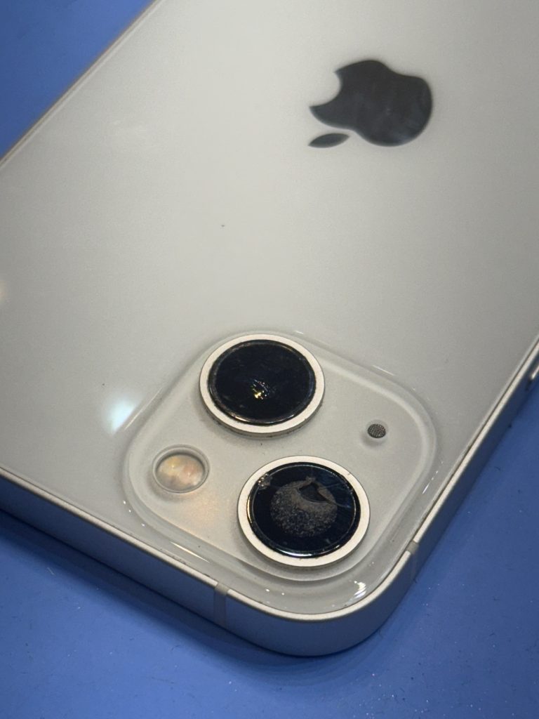 iPhone13　レンズ割れ　超広角