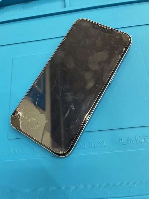 iPhone13