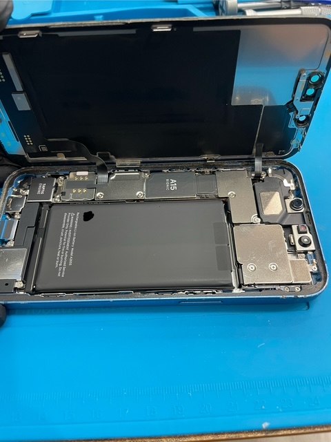 iPhone13内部