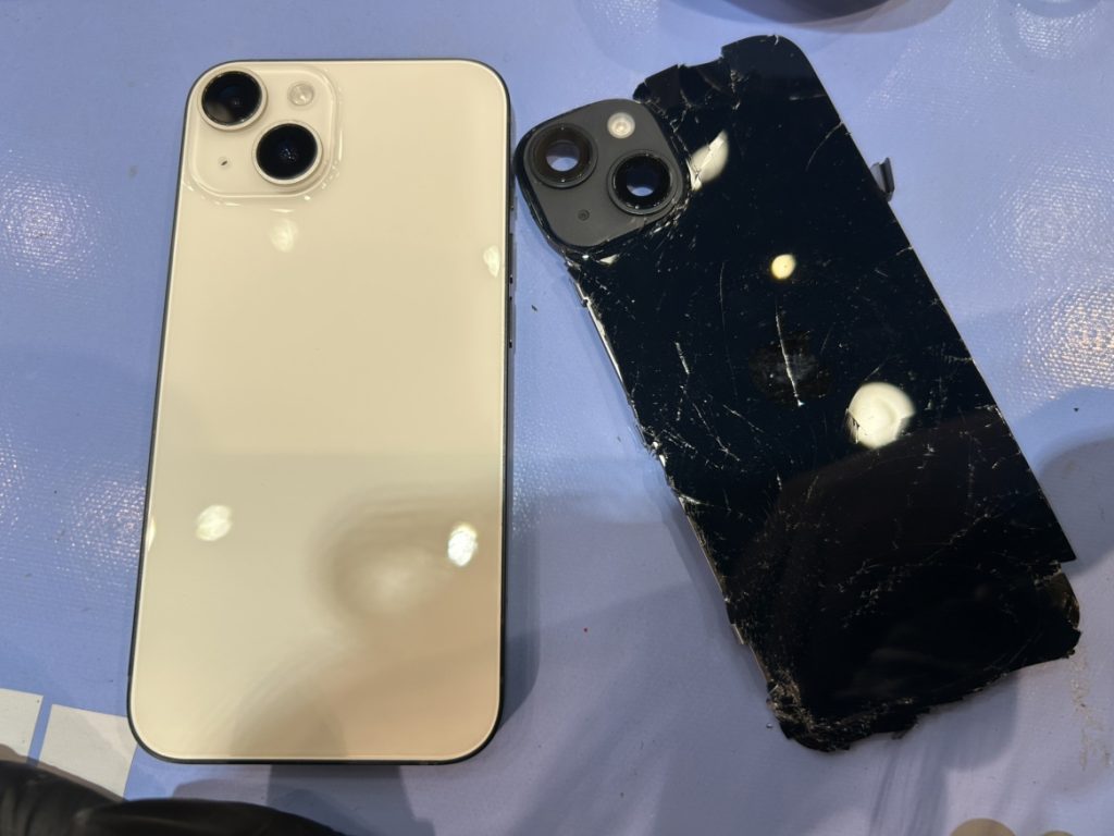 iPhone14　背面修理