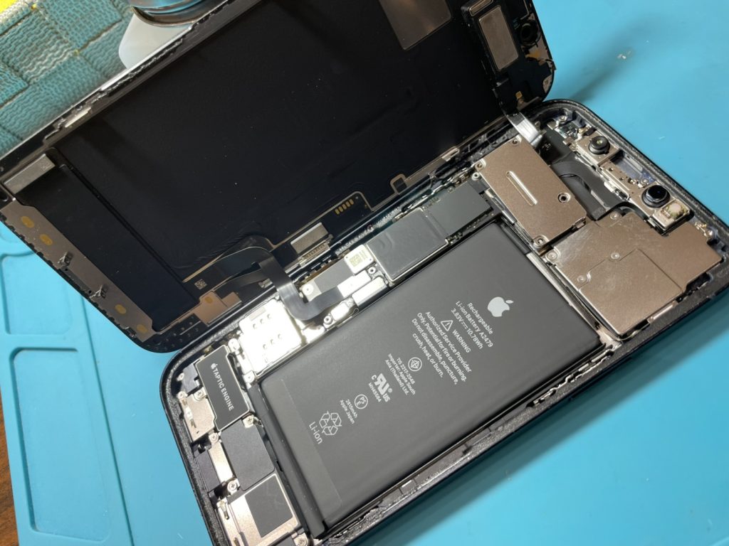 iPhone12　内部