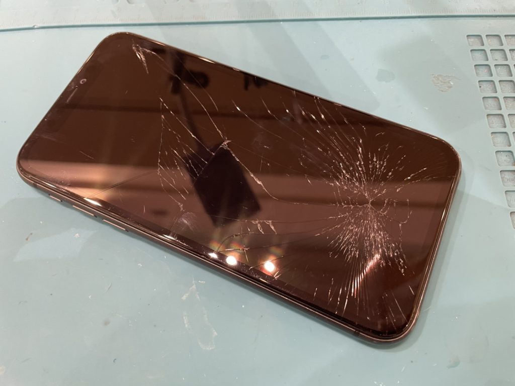 iPhone11　画面割れ