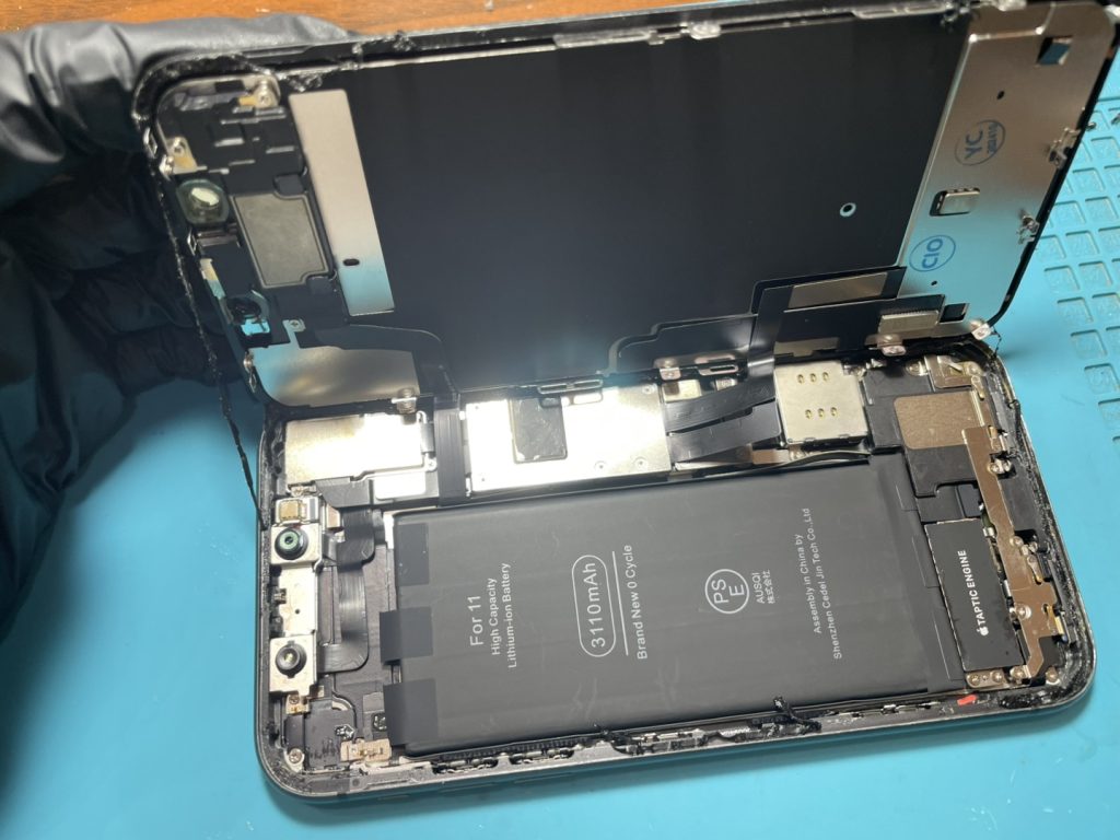 iPhone11　内部