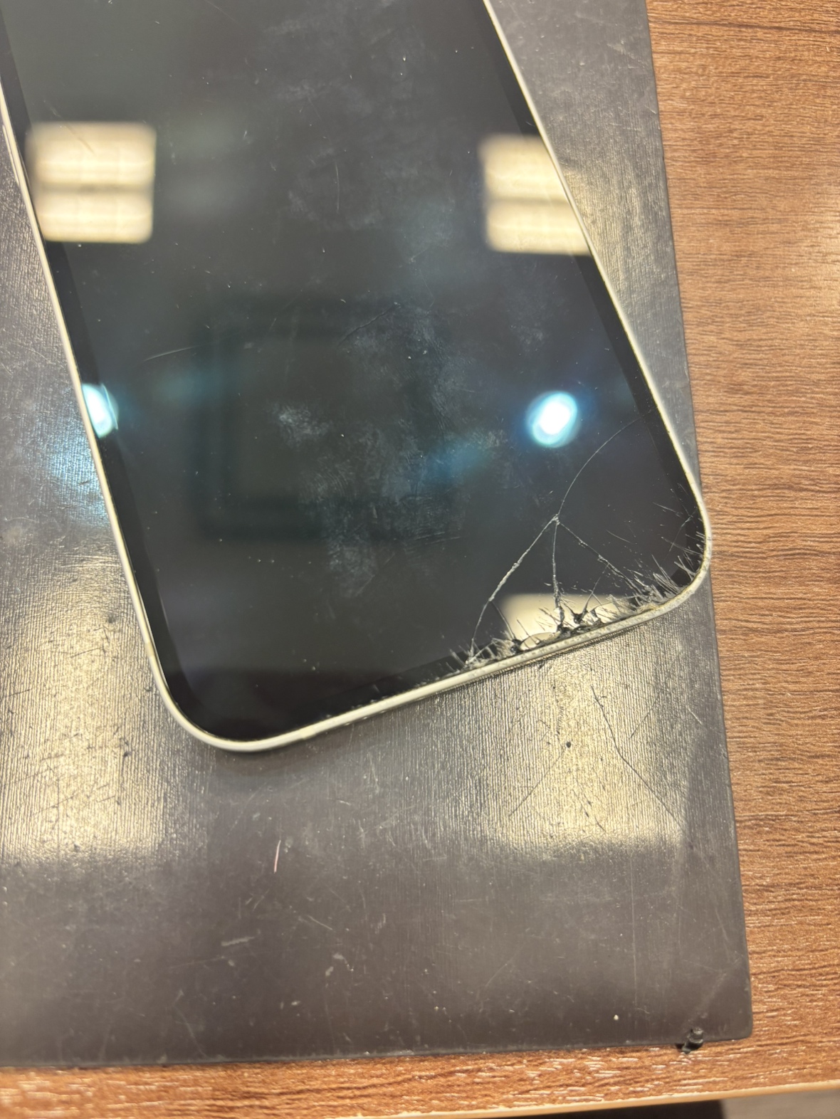 iPhone13　画面割れ修理　バッテリー交換