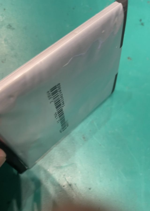 AQUOS R2　膨張バッテリー
