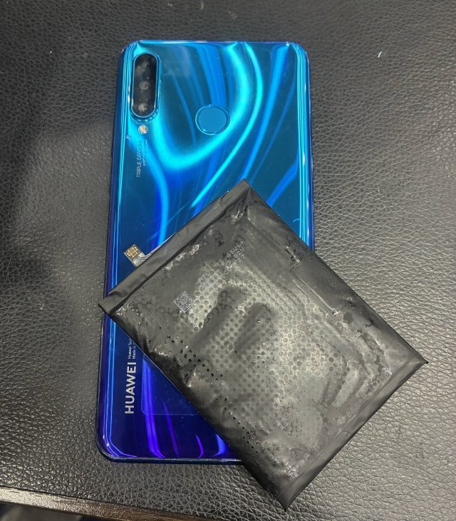 Huawei　P30lite　バッテリー膨張　バッテリー交換　Android修理