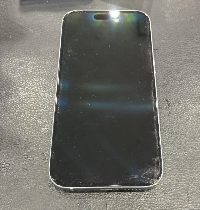 iPhone15　バッテリー交換　画面割れ交換
