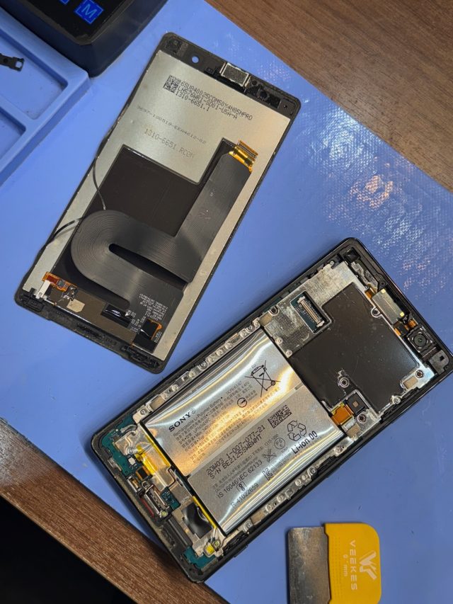 Xperia XZ2 Premium　SO04K　バッテリー交換
