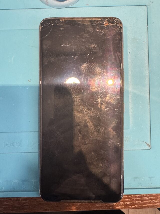 ROG Phone3液晶バッテリー交換