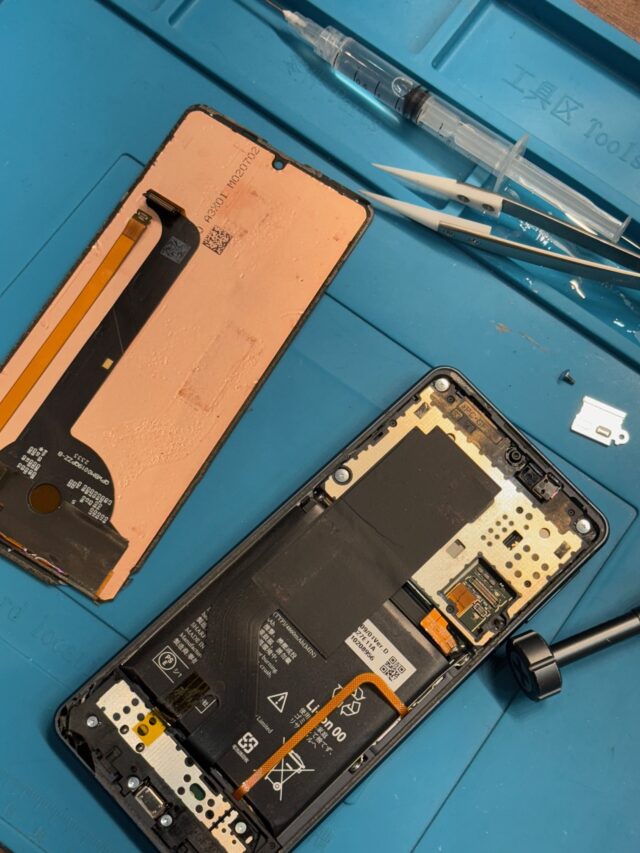 AQUOS sense8(SH-54D)液晶が緑色になっても即日修理可能