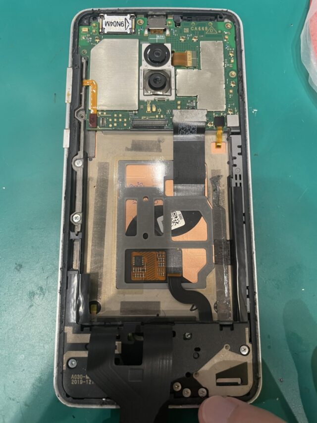 AQUOS　Zero2　画面交換