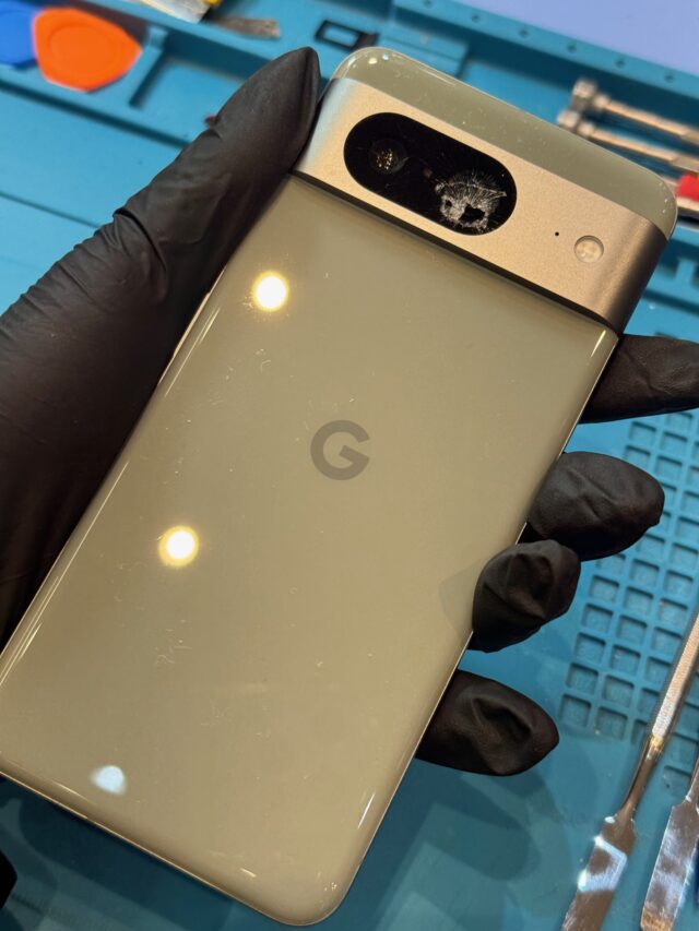 Google Pixel 8　カメラレンズ割れ