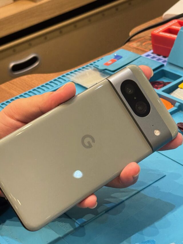 Google Pixel 8　カメラレンズ割れ
