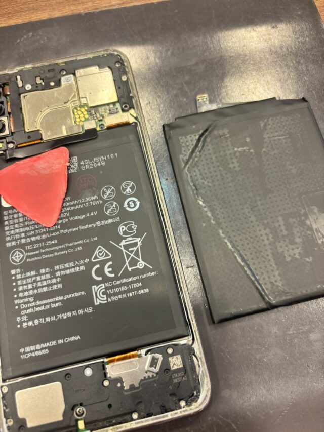 バッテリーの付け替え中