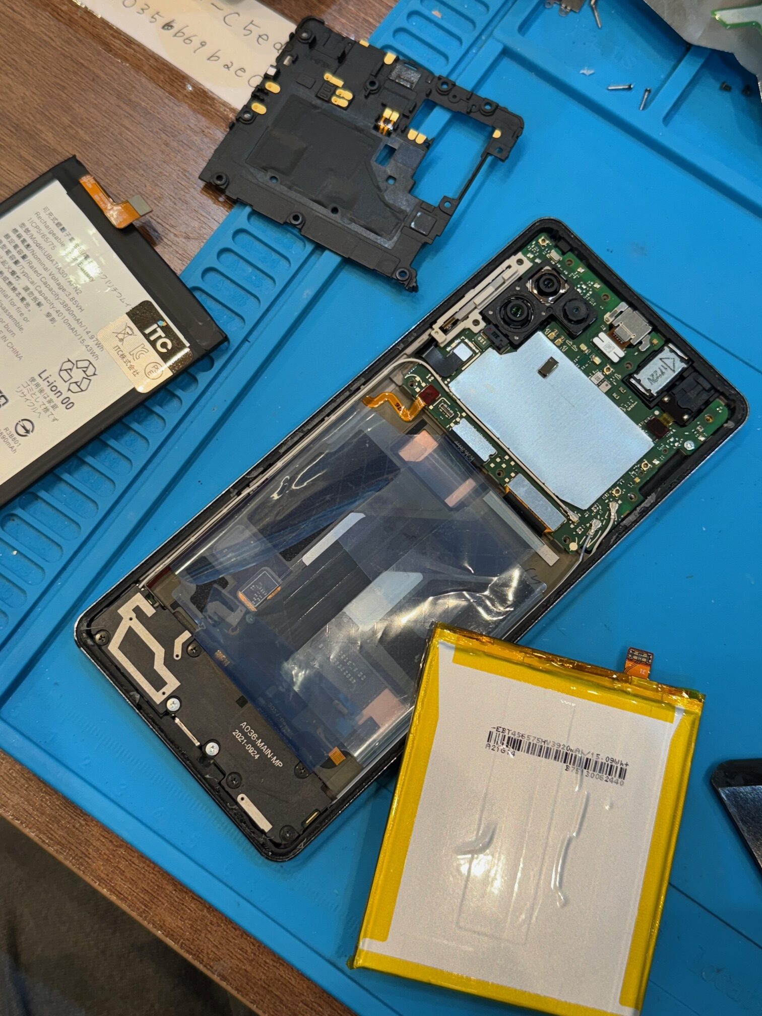 AQUOS zero6　劣化により一日持たないバッテリーの交換